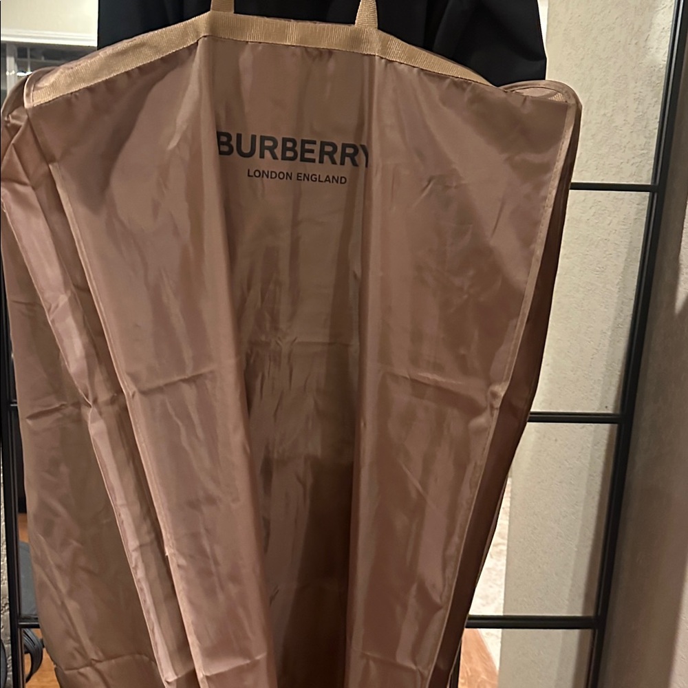 Woman’s Burberry Hillington Black Trench Coat with Signature Plaid Lining US 6 - Picture 12 of 12